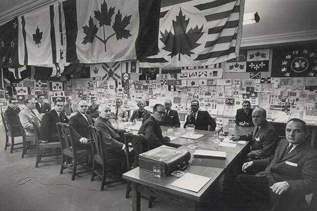 20. Комитет Канады обсуждает вопрос о новом государственном флаге, 1964 год жизнь, исторические фото, история, прошлое, фото
