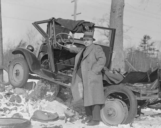 Трагичные и нелепые автомобильные аварии Бостона в 1930-х годах. Фотограф Лесли Джонс