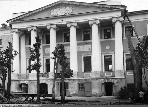 Усадьба княгини Н.С. Щербатовой. Потом здание перешло в собственность Николая Хитрово, 1925-1931. С сайта www.pastvu.com.