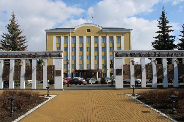 Тобольский суд арестовал вице-мэра района и экс-заместителя главы по делу о взятке