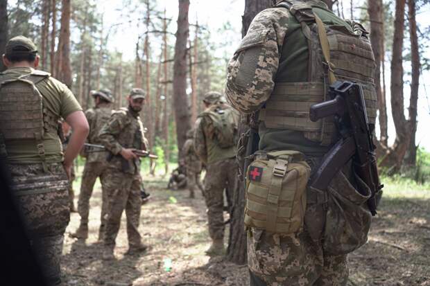 Силовики: ВСУ удерживают военных на позициях под Сумами заградительным огнем