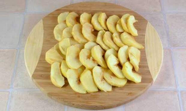 Яблоки нарезаные дольками