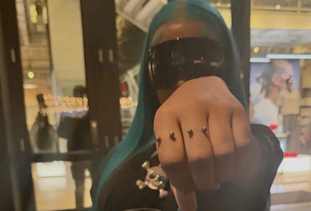 12-летняя дочь Ким Кардашьян похвасталась необычным пирсингом