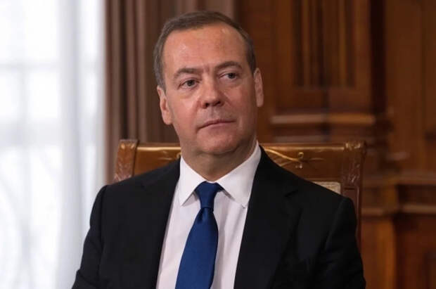 Медведев отреагировал на «законопроект об аннексии Гренландии»