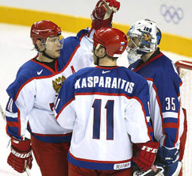 Сборная России по хоккею на Олимпийских играх 2002 года: Павел Буре, Дарюс Каспарайтис и Николай Хабибулин (слева направо)