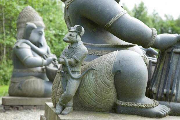 Скульптуры из индийского "парка ужасов" в Ирландии Прикольные и смешные, индия, ирландия, парк, скульптуры