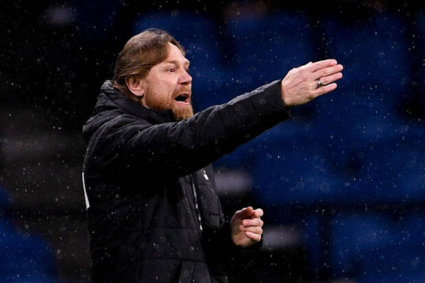 Карпин в шутку заявил, что бьет игроков сборной России для настроя