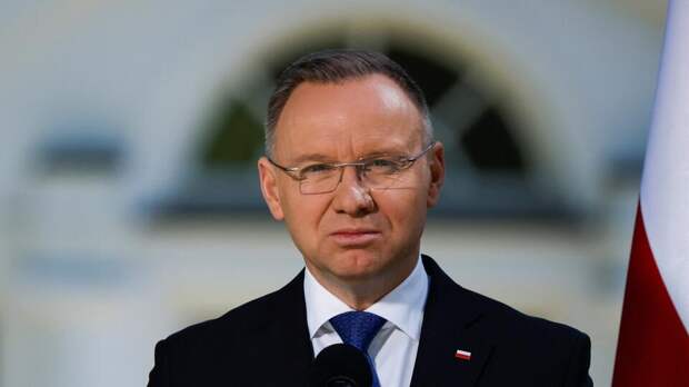 Вылет президента Польши в Катар отложили из-за неисправности самолета