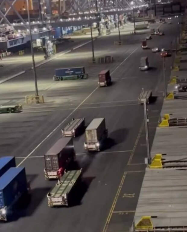 photo_2025-10-15_01-23-37 роботизация на автозаводах в Китае