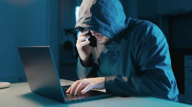 Какие советы россиянам начали давать мошенники, рассказали в МВД