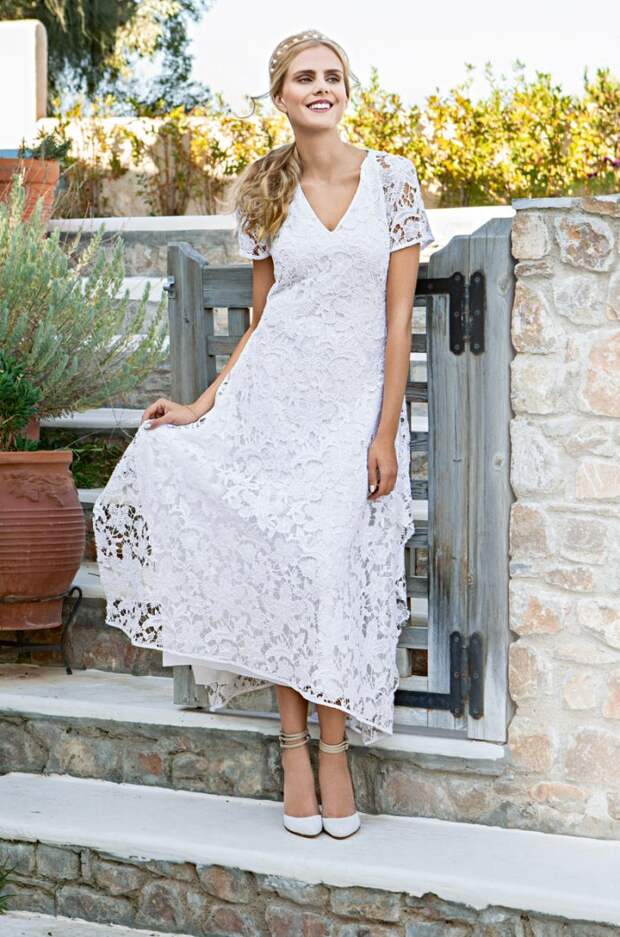 Летнее белое платье с кружевами. Бохо стиль