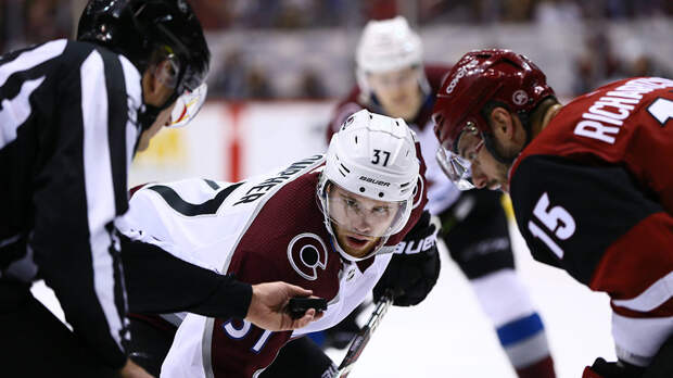 Ничушкин реализовал победный буллит в матче "Колорадо" против "Аризоны" в НХЛ