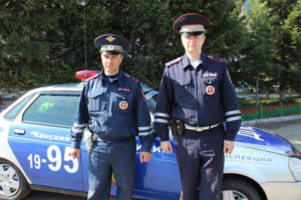 23 июля в Канске в огне едва не погибла семья с двумя детьми: спасением они обязаны двум инспекторам ДПС
