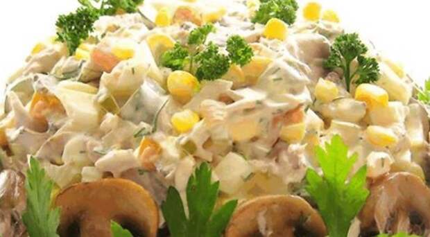 Нежный салат с грибами и кукурузой Нежный салат с грибами и кукурузой