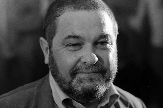 Юлиан Семёнов.