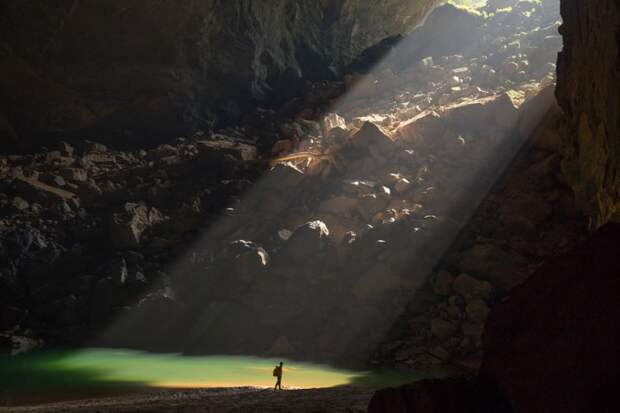 Исследуйте пещеры Шондонг во Вьетнаме.