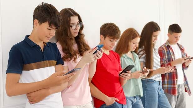 Минус 120 000 слов за год: психологи выяснили, что люди говорят все меньше