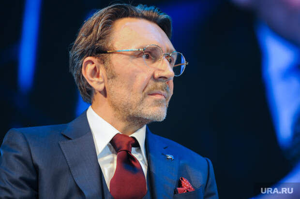 Шнуров недоволен маленькими зарплатами в Госдуме