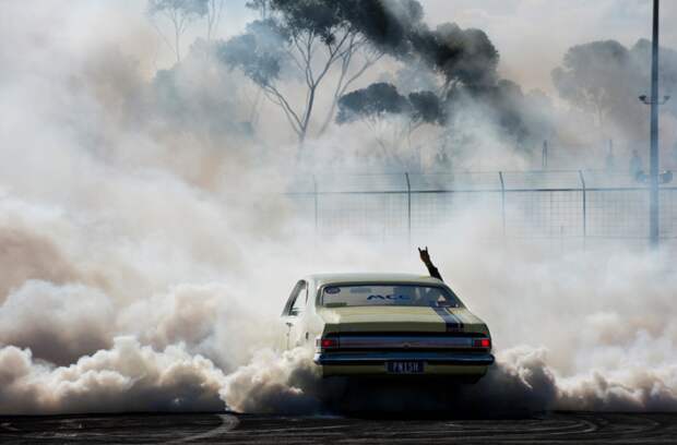 Жжёная резина и хаос - захватывающие кадры с Burnout Competition