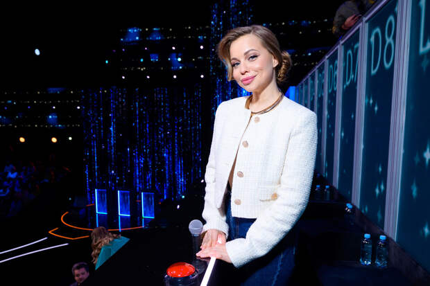 Певица Даша Храмова рассказала, что в детстве узнала в Деде Морозе свою сестру