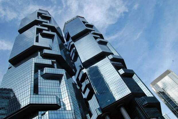 Курьезный случай связан с известным офисным комплексом Липпо в Гонконге