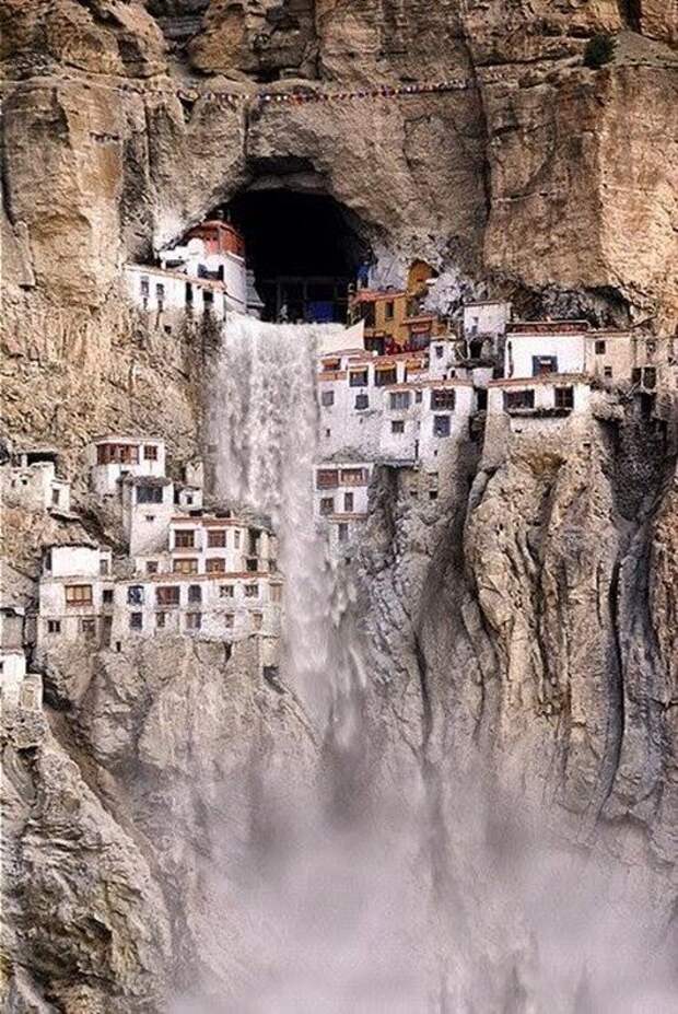 Монастырь Пхуктал, Индия