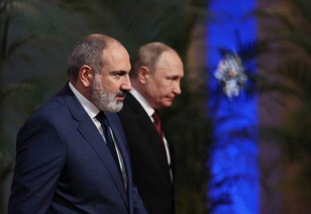 Ночью в Кремле были завершены переговоры между президентом РФ Владимиром Путиным и премьер-министром Армении Пашиняном.-5