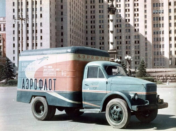 Исторические фото, «Автофургон с рекламой Аэрофлота в Москве», 1950-е гг.