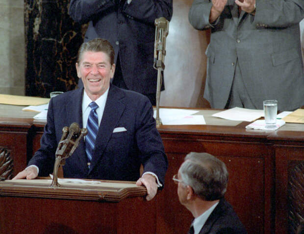 Рональд Рейган назвал СССР «Империей зла» и «центром Зла в современном мире» ещё в марте 1983 года, за полгода да происшествия с "Боингом".