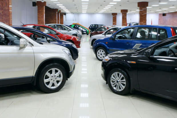 В НАПИ назвали три автомобиля, которые упали в цене по итогам мая в РФ