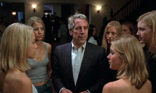 Тотальный контроль Эпштейна за девушками из своего гарема