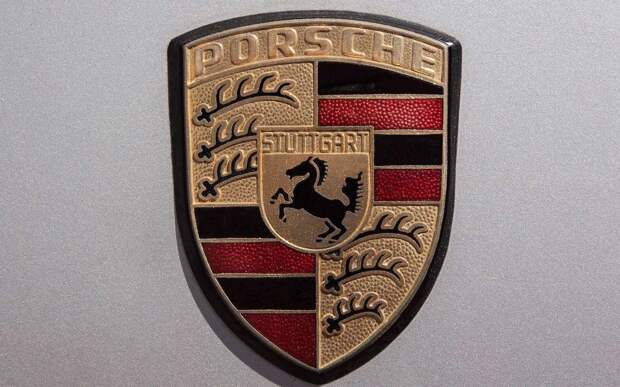 Электромобили Porsche впервые обогнали по продажам бензиновые версии