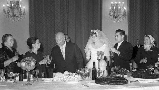 Свадьба Валентины Терешковой и Андрияна Николаева. 1963 год