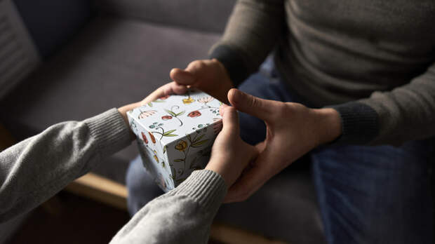 Психолог Найдина объяснила постоянное желание ребёнка получить подарок