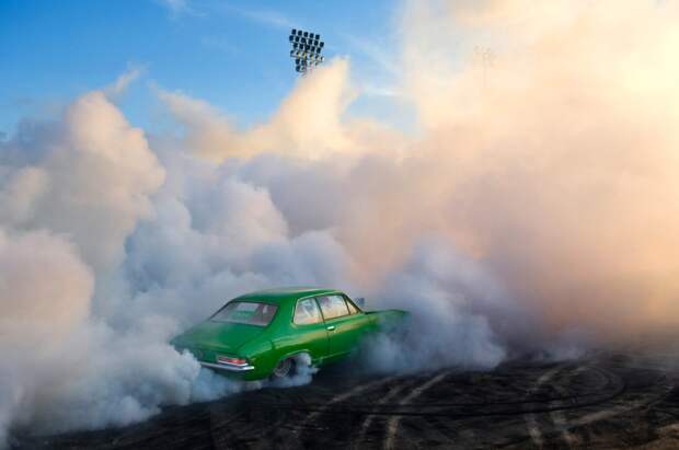 Жжёная резина и хаос - захватывающие кадры с Burnout Competition