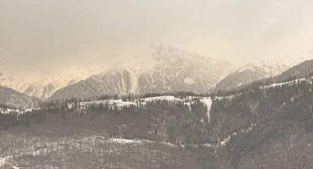 Снег в горах Сочи стал желтым! Курорт дважды накроют циклоны с пылью из Сахары