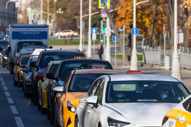 Lada Aura для такси дебютировала на ПМЭФ Lada Aura для такси дебютировала на ПМЭФ