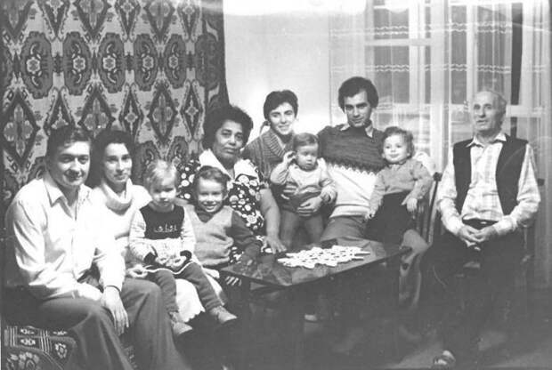 Это семья Абаш, живущая в Абхазии еще со времен Российской Империи, а может и дольше. |Фото: sputnik-abkhazia.ru.