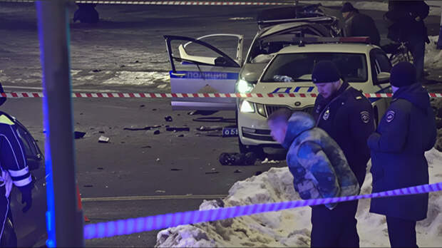 Оперативные службы проверяют еще одну машину ДПС, припаркованную у Савеловского вокзала