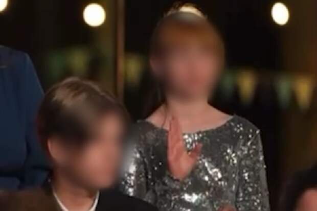 11-летняя школьница, показавшая жест о помощи во время съемок шоу, склонна к выдумкам