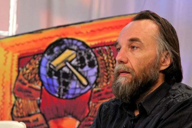 Александр Дугин предложил выключать россиянам интернет летом и весной