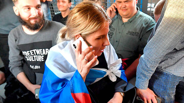 Крах проекта Навальный: Вслед за остальными за границу уехала Любовь Соболь Крах проекта Навальный: Вслед за остальными за границу уехала Любовь Соболь