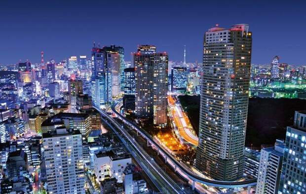 Необыкновенный неоновый блеск ночного Токио.