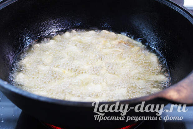 жарить рыбу