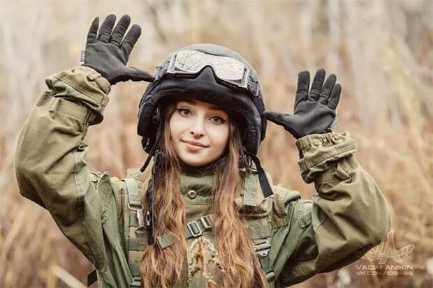 Русская девушка в военной форме Елена Делигиоз покоряет интернет военная форма, девушка, девушки, косплей, красивая девушка, милитари, соцсети, фото