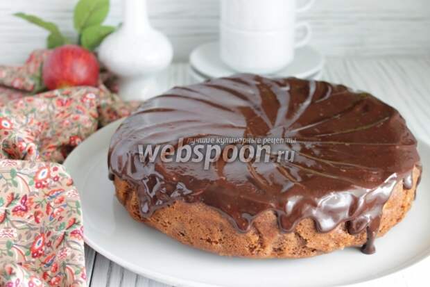 Фото Шоколадный пирог с яблоками