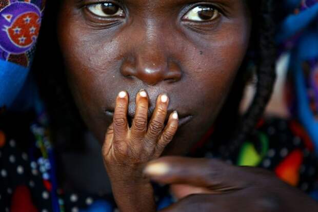 Голодающая мать со своим ребенком в Центре экстренного питания (Тахуа, Нигер). история, факты