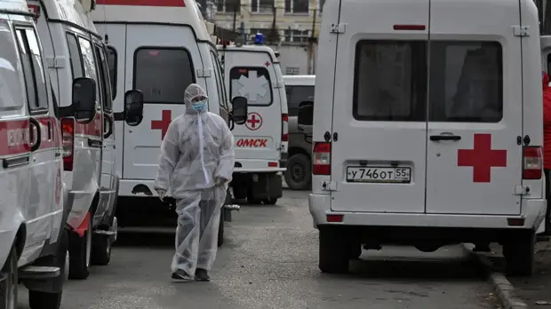 В Омской области зарегистрировали 586 случаев COVID-19 за сутки