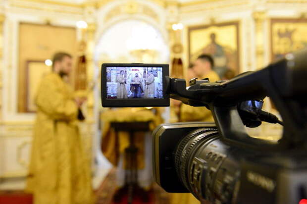 Во время технических коммуникаций провести онлайн-богослужение не составляет труда. /Фото: pravosakh.ru 