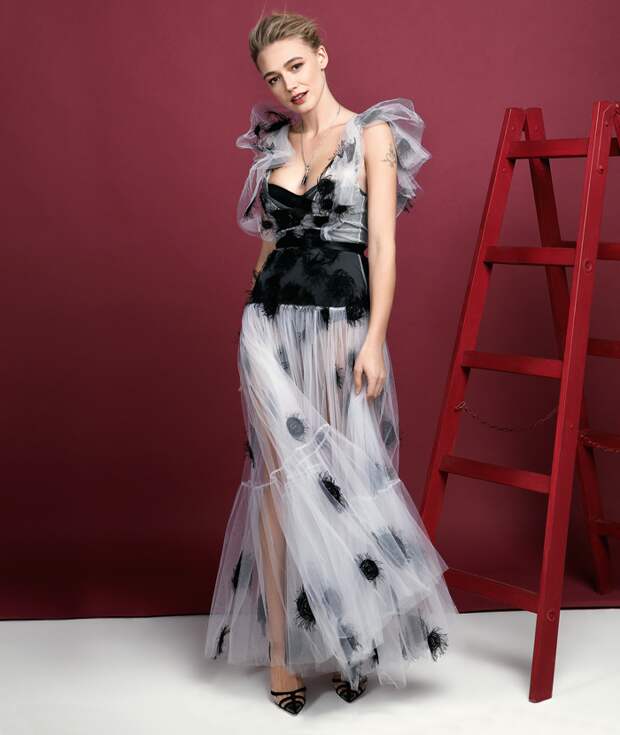 Платье, Yanina Couture; туфли, manolo blahnik; колье, Chopard Платье, Yanina Couture; туфли, manolo blahnik; колье, Chopard